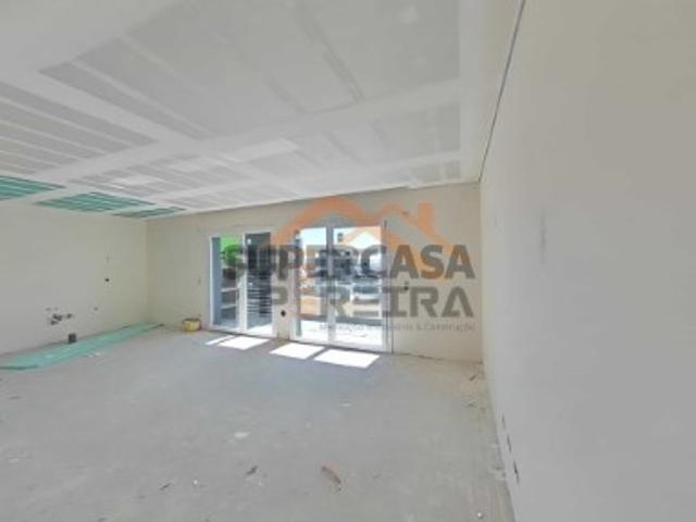 Apartamento T3, localizado em Santo António dos Cavaleiros