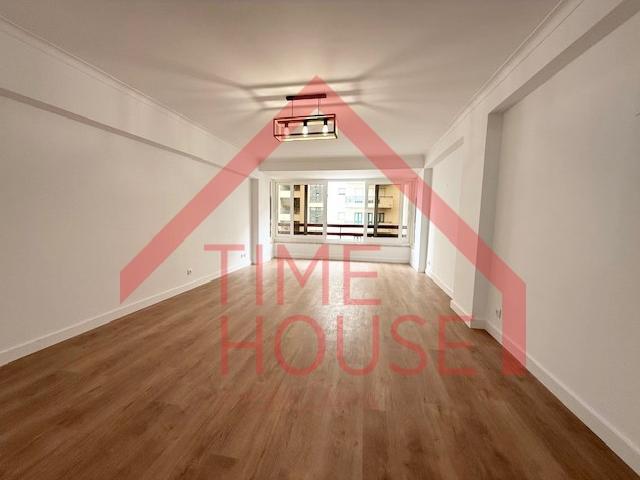 Apartamento T3 Lugar de garagem e Arrecadação Varandas Estrada da Luz Lisboa