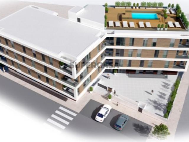 Apartamento T3 Luxuoso com Piscina no Rooftop, junto à Praia da Consolação