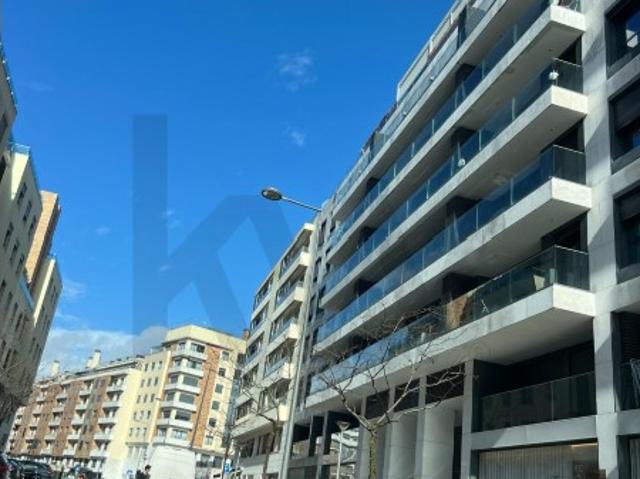 T3 de Luxo na Urbanização STADIUM | 2 Garagens | Localização Prime em Benfica