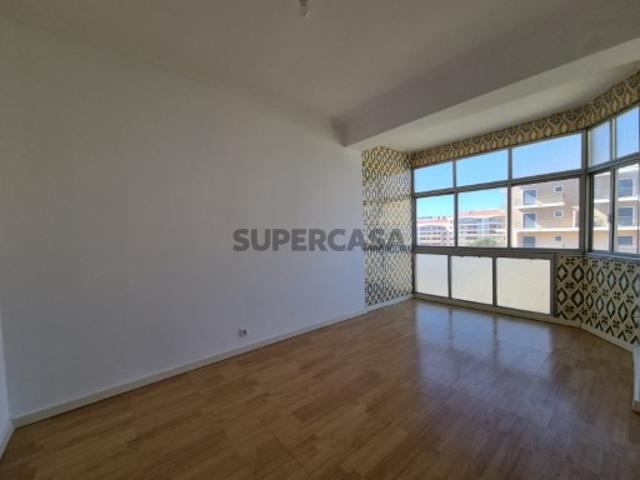 Apartamento T3 usado para venda em Mina de Água, Amadora