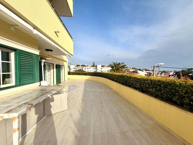 Apartamento T3 com Vista Mar e Terraço de 80 m² | Monte Estoril