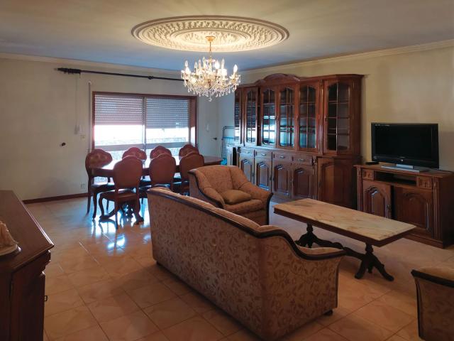 Apartamento T3 mobilado com excelentes áreas e vistas em S. Vítor para arrendamento