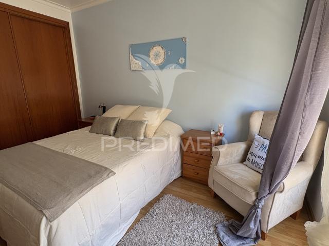 Apartamento T3 Mobilado e Equipado com Garagem para 2 Carros em Montalvo