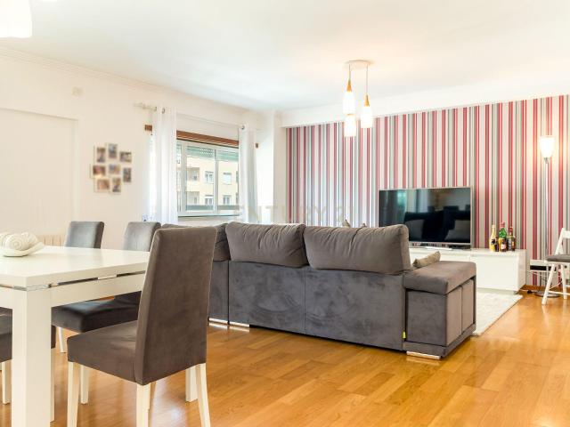 Apartamento T3 mobilado, equipado, com garagem, em Carnaxide, Oeiras. Para arrendar!