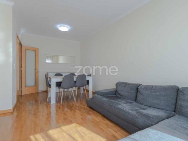 Apartamento T3 Mobilado para Arrendamento em Malta