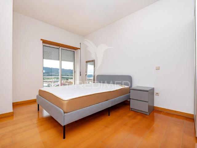 Apartamento t3 mobilado para arrendamento | ferreiros, amares