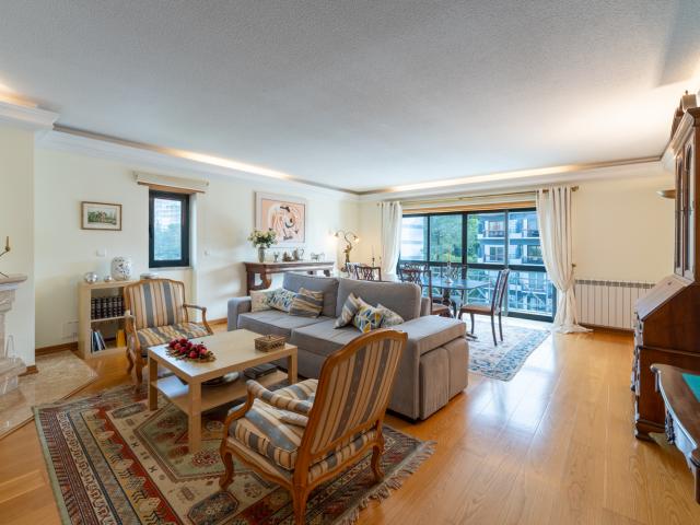 Apartamento T3 mobilado para arrendamento no Monte Estoril
