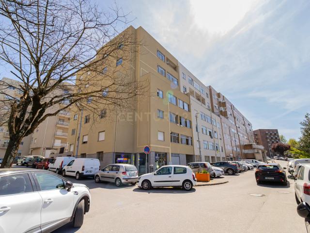 Apartamento T3 Mobilado Próximo do Mercado Municipal com Elevador