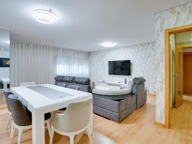 Apartamento T3 Mobiliado | Famões Urb. Courela dos Fornos