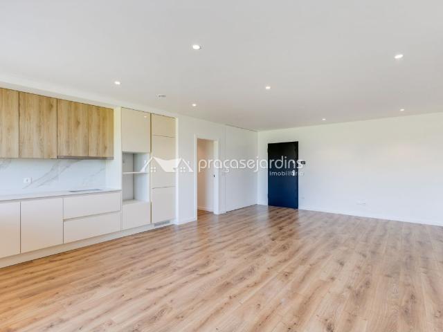 Apartamento T3 Moderno com Excelentes Acabamentos