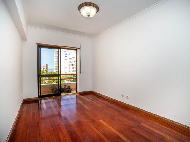 Apartamento T3 na Alameda da Guia | Garagem Box | Vista Mar
