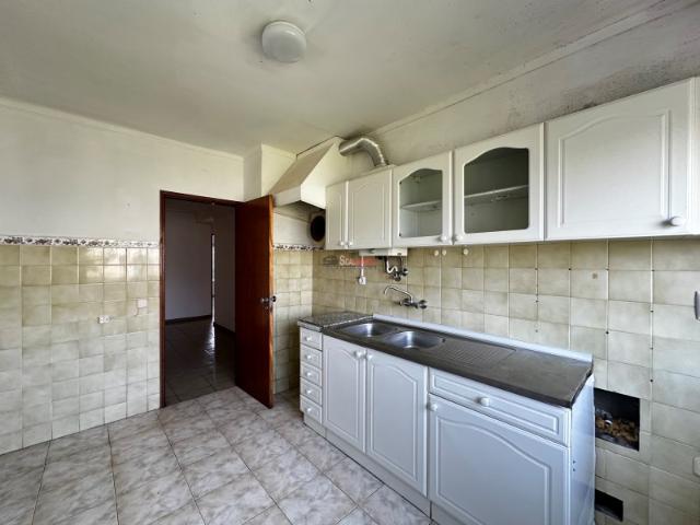Apartamento T3 na Av. do Hospital Santarém
