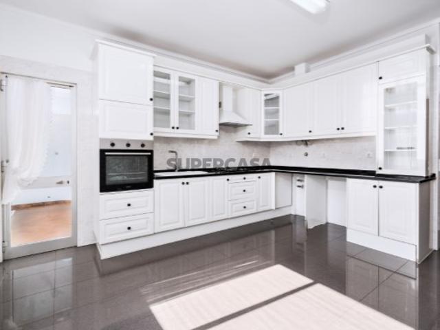 Apartamento T3 na Av. Dr. António Rodrigues Manito Bairro do Liceu Setúbal