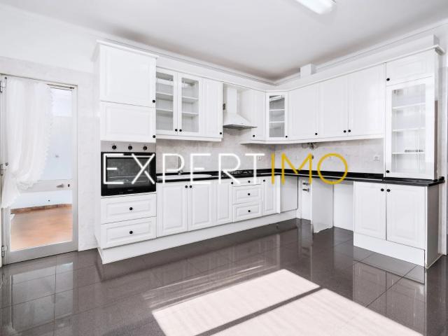 Apartamento T3 na Av. Dr. António Rodrigues Manito Bairro do Liceu Setúbal