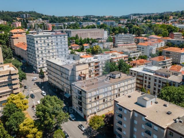 Apartamento T3 na Av. Londres com Garagem