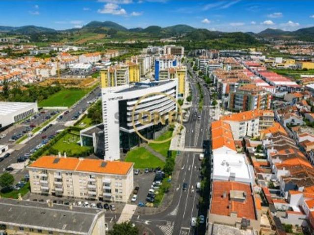 Apartamento T3 na Avenida D. João III 4.º Piso