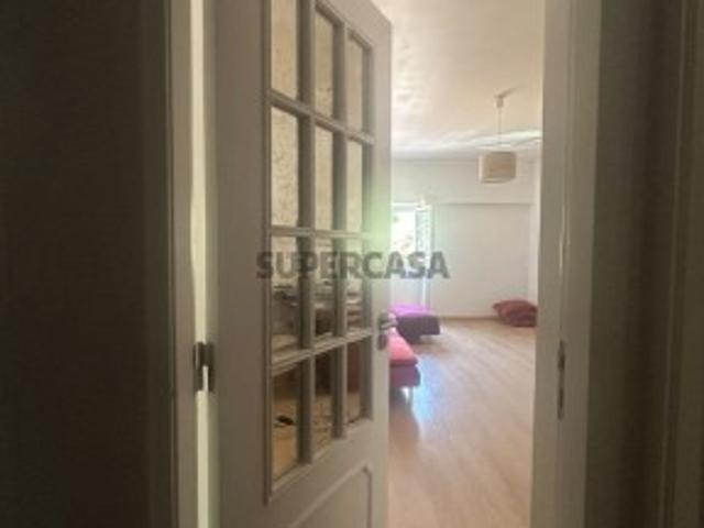 Apartamento T3 na Impasse Ruy do Vouga em Queluz com arrecadação S/Elevador