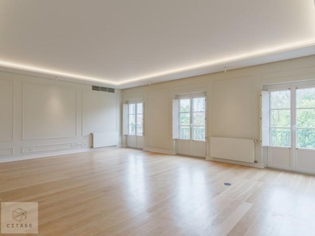 Apartamento T3 na Lapa com garagem