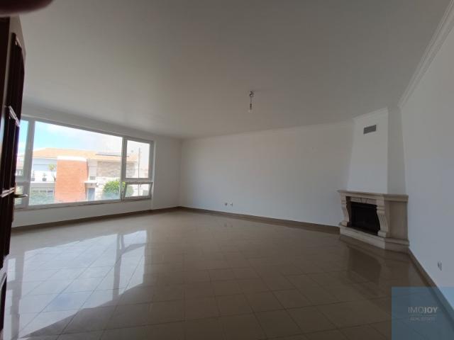 Apartamento T3 na Parede