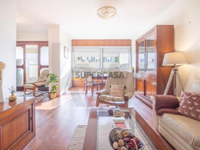 Apartamento T3 na Quinta do Marquês, Oeiras com 115m2