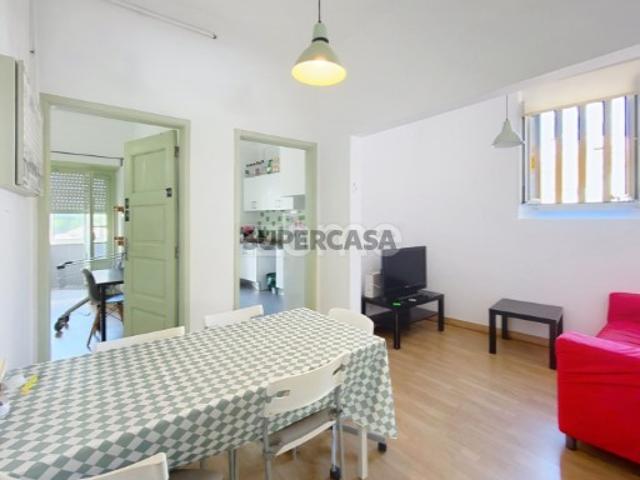 Apartamento T3 na Rua António de Vasconcelos, em Coimbra