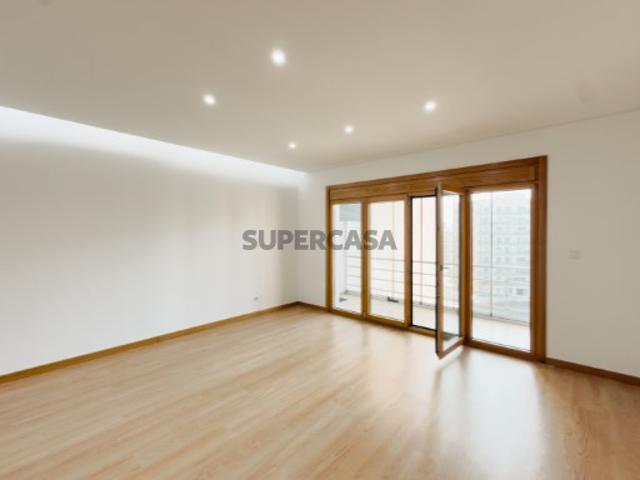 Apartamento T3 nas Colinas do Cruzeiro com Garagem