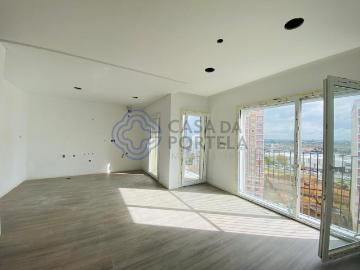 Apartamento T3 no 6.º piso, elevadores e obra concluída em 2. 83m² Corroios