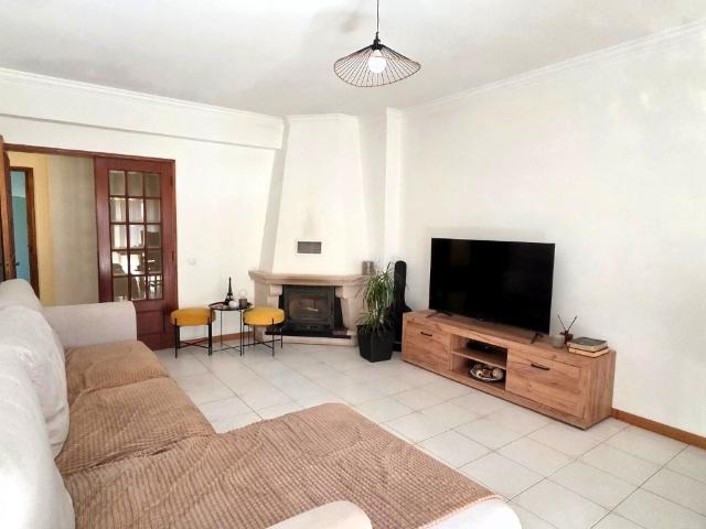 Apartamento T3 no 2º andar, com sótão e garagem individual 157m² Leiria, Pousos, Barreira e Cortes