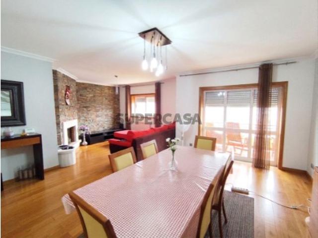 Apartamento T3 no Último Piso | 3 Varandas, Suite e Garagem
