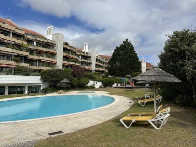 Apartamento T3 no Belas Clube de Campo com 2 Estacionamentos, Terraço e Piscina