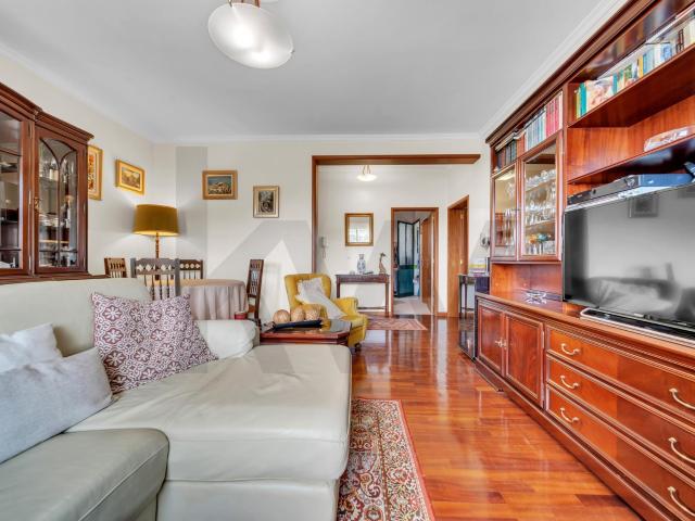 Apartamento T3 no Centro do Caniço