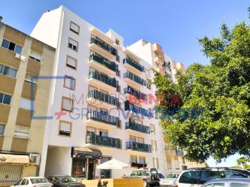 Apartamento T3 4º Andar com Elevador Carregado Alenquer