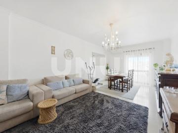 Apartamento T3 no Casal do Sarra, no Carregado!