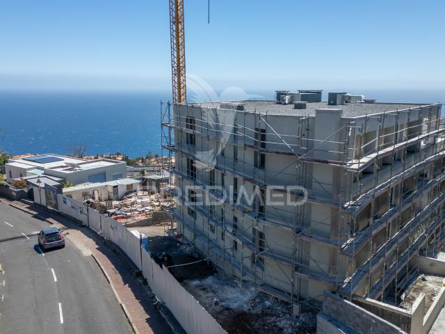 Apartamento T3 no Centro Caniço