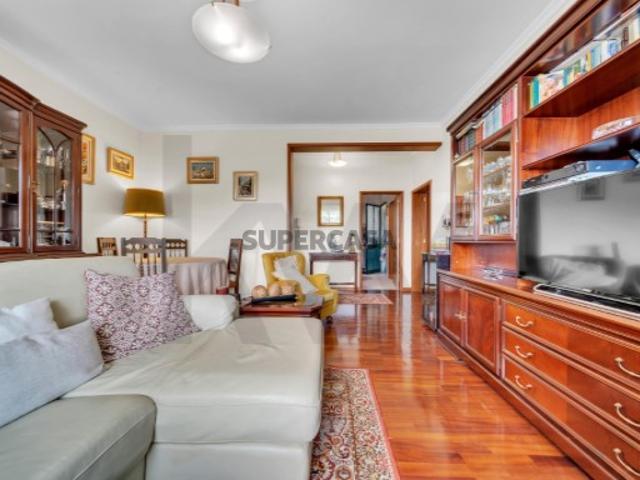 Apartamento T3 no Centro do Caniço