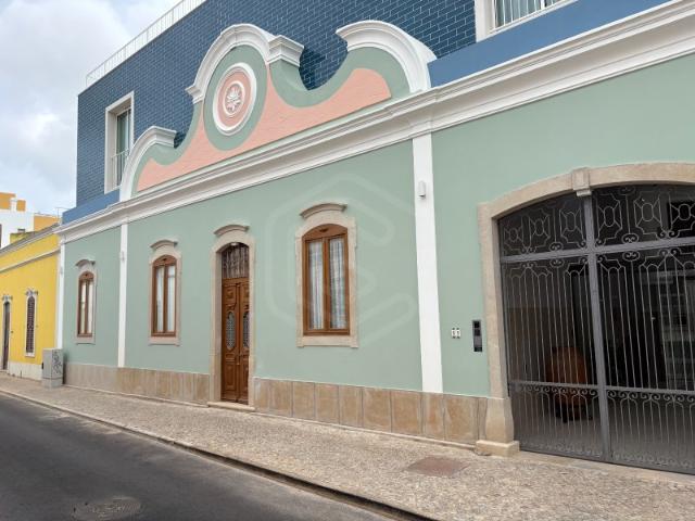 Apartamento T3 no centro da cidade com piscina no Rooftop, Loulé, Algarve