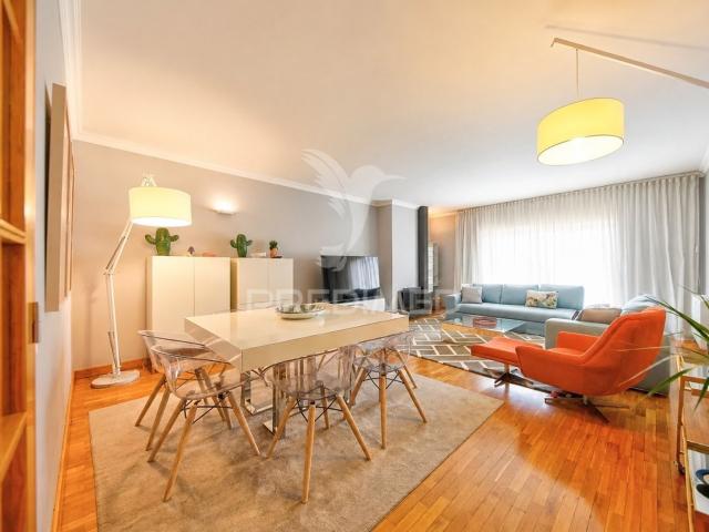 Apartamento T3 no centro de Aveiro Fonte Nova com varanda de 20 m² e garagem para 2 carros