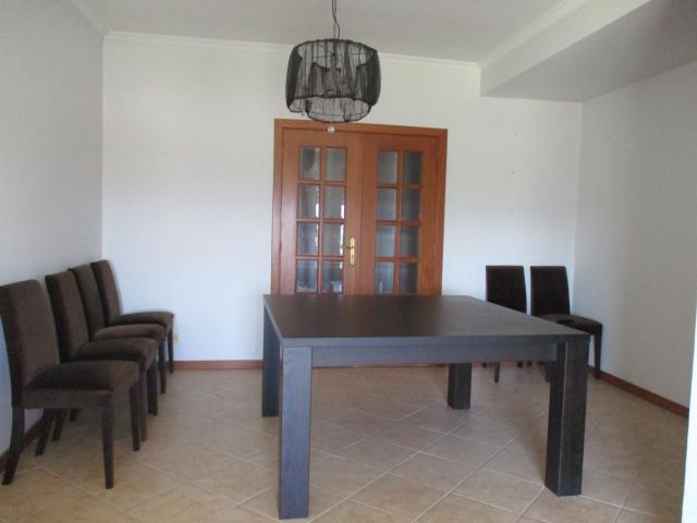 Apartamento T3, no centro de Oliveira do Bairro