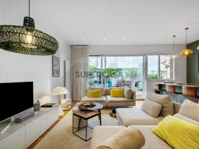 APARTAMENTO T3 NO CENTRO DE LISBOA RENOVAÇÃO DE 2020 | 100M2 TERRAÇO | 2 LUGARES DE ESTACIONAMENTO