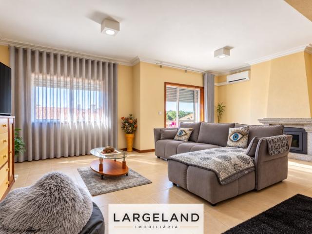 Apartamento T3 no centro de Milheirós de Poiares
