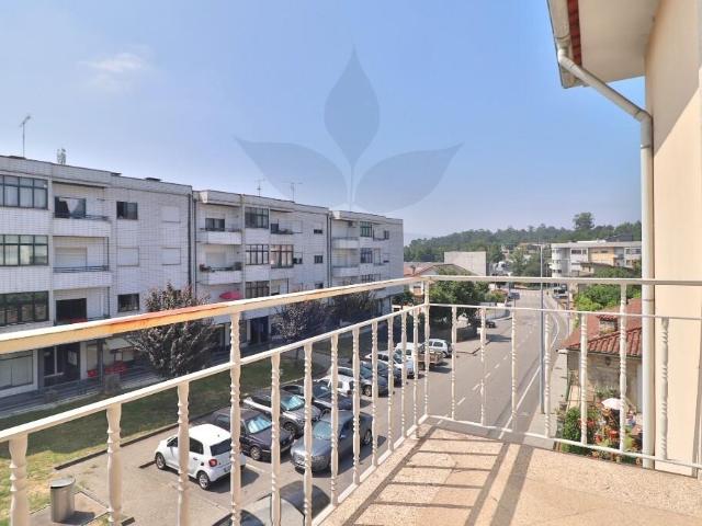 Apartamento T3 no Centro de Vila Verde | Mobilado e Equipado | Com Garagem 2 viaturas