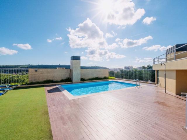 Apartamento T3 no Condomínio Quinta das Rosas, nas Laranjeiras