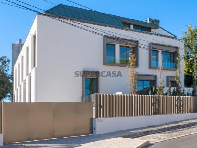Apartamento T3 com varanda e garagem, em Cascais