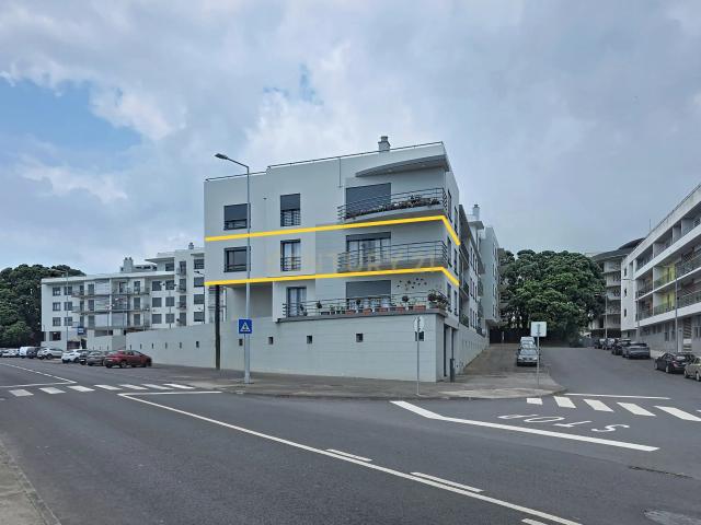 Apartamento T3 no Edifício Mónaco, em Ponta Delgada