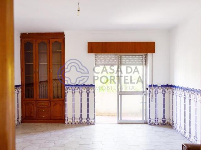 Apartamento T3 no Entroncamento com arrecadação e próximo à. 90m² Airão São João Baptista