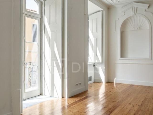 Apartamento T3, no Palácio Schindler, com 2 lugares de estacionamento