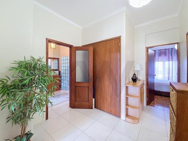Apartamento T3 no Planalto Santarém, Luz Natural e Vista Desafogada
