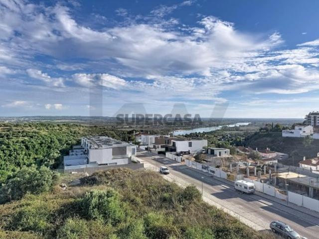 Apartamento T3 no Planalto Santarém, Luz Natural e Vista Desafogada