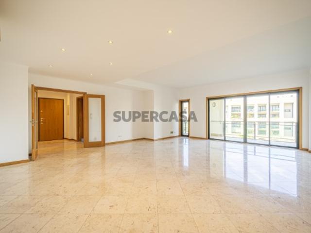 Apartamento T3 no Prestigiado Condomínio VILLA RESTELO Belém